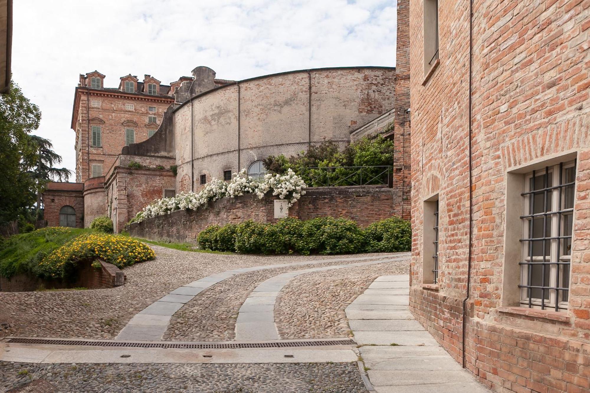 Marchesi Alfieri - Cantine E Ospitalita San Martino Alfieri Exteriör bild