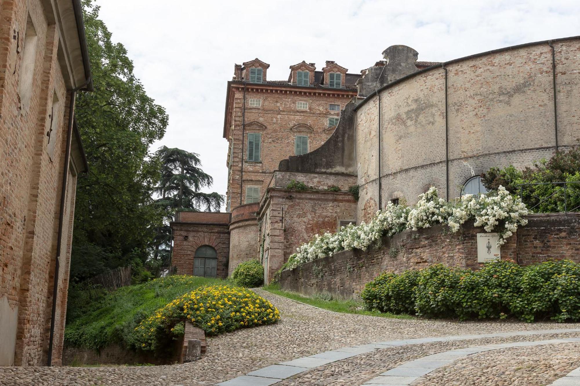 Marchesi Alfieri - Cantine E Ospitalita San Martino Alfieri Exteriör bild