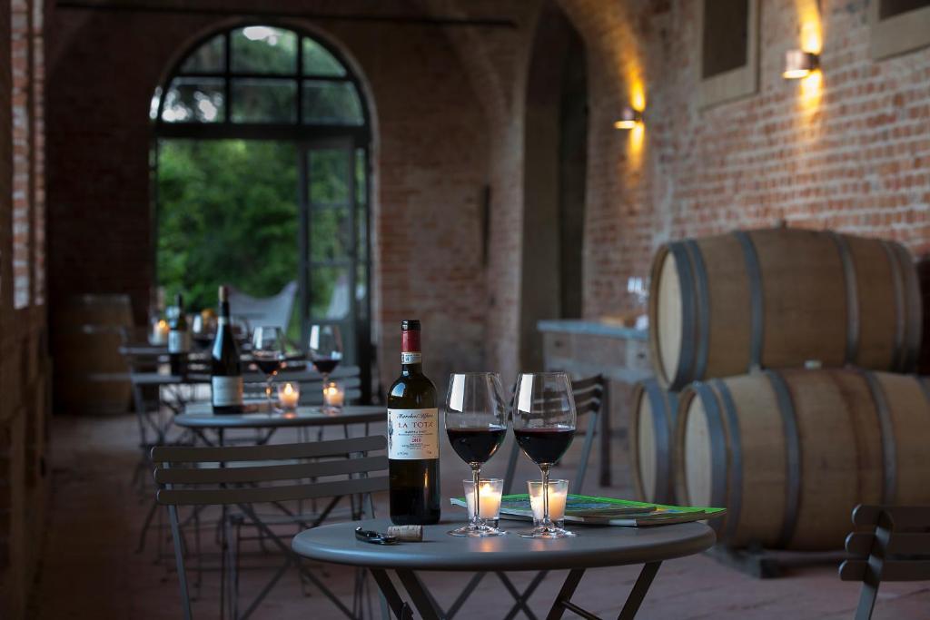 Marchesi Alfieri - Cantine E Ospitalita San Martino Alfieri Exteriör bild
